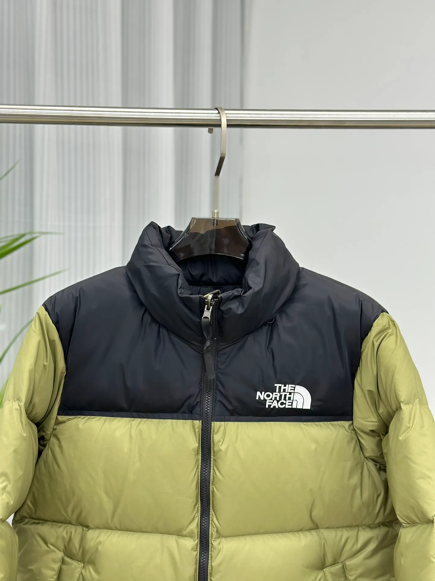 Style No.: Y 73 P250💰 Top 🔝 𝗧𝗵𝗲 𝗡𝗼𝗿𝘁𝗵 𝗙𝗮𝗰𝗲/𝟭𝟵𝟵𝟲 North Face Down Jacket [Matcha Green] Size: XS S M L XL XXL